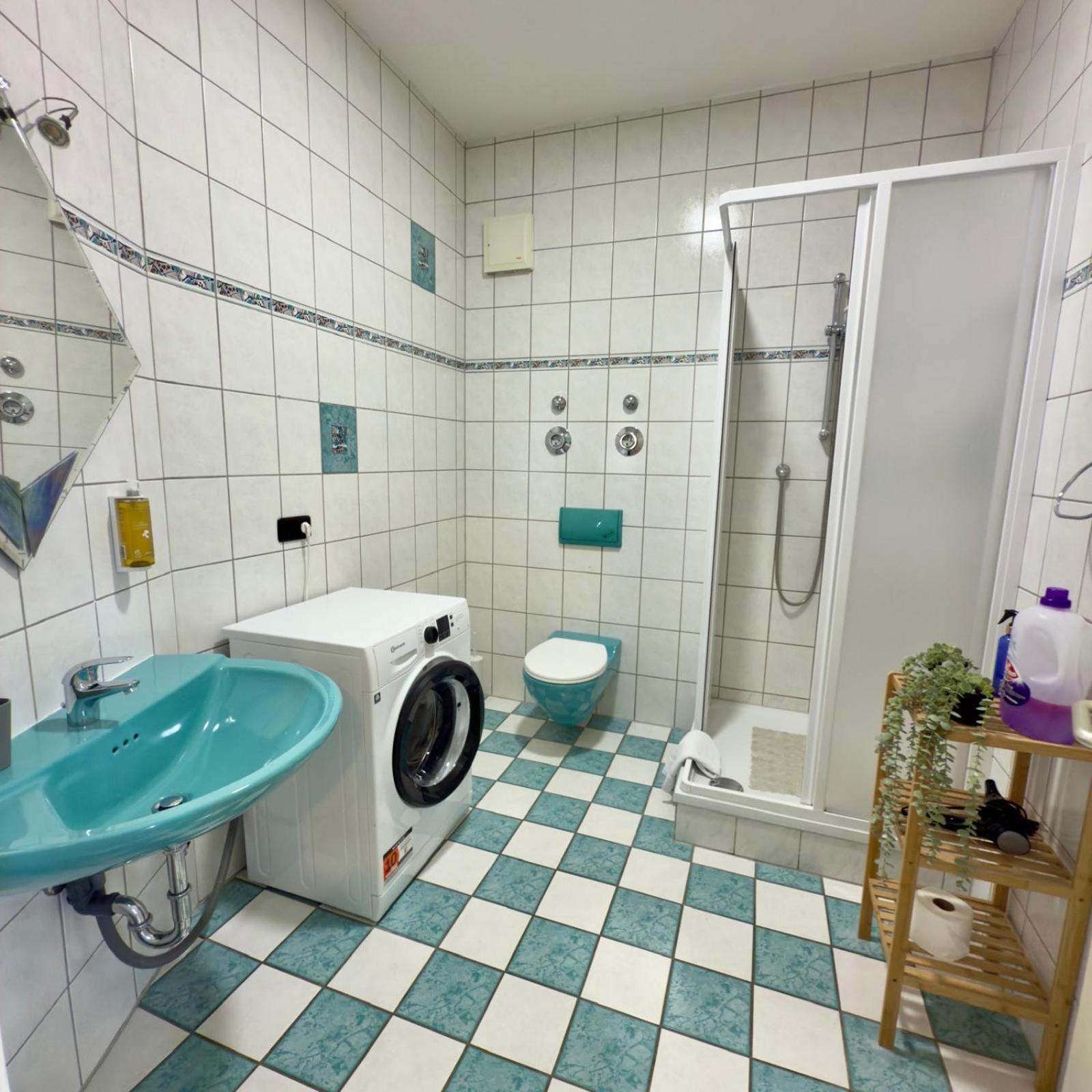 Raha Apartments - Charmantes Studio-Apartment - Hbf - Gratis Parkplatz แอร์ฟวร์ท ภายนอก รูปภาพ